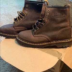 Dr Martens 8 Eyelet Boot Brown